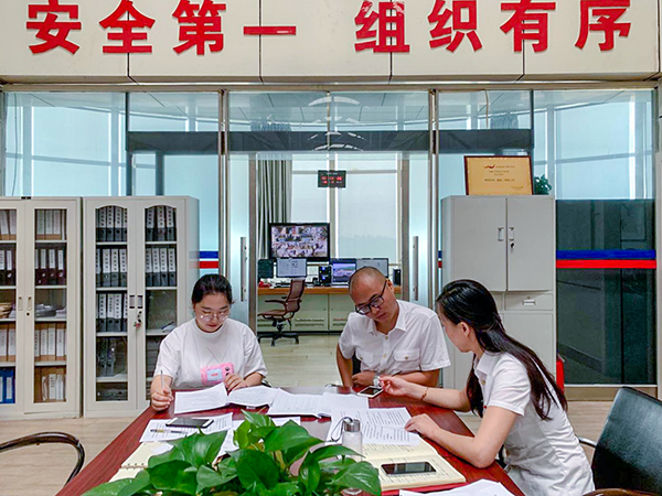 6月20日，運行指揮中心協(xié)同各保障單位組織開展了2019年大面積航班延誤應(yīng)急處置演練。.png