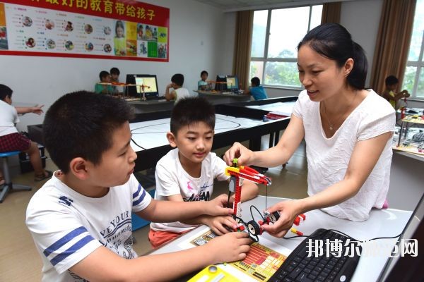 四川初中生可以學(xué)幼師學(xué)校嗎